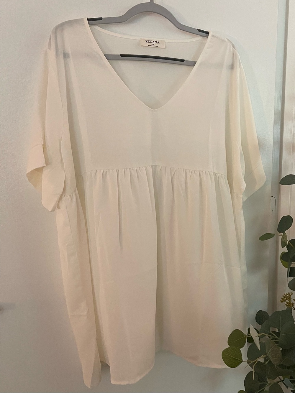 Zenana Outfitters Cream V-Neck Flowy Tunic Top